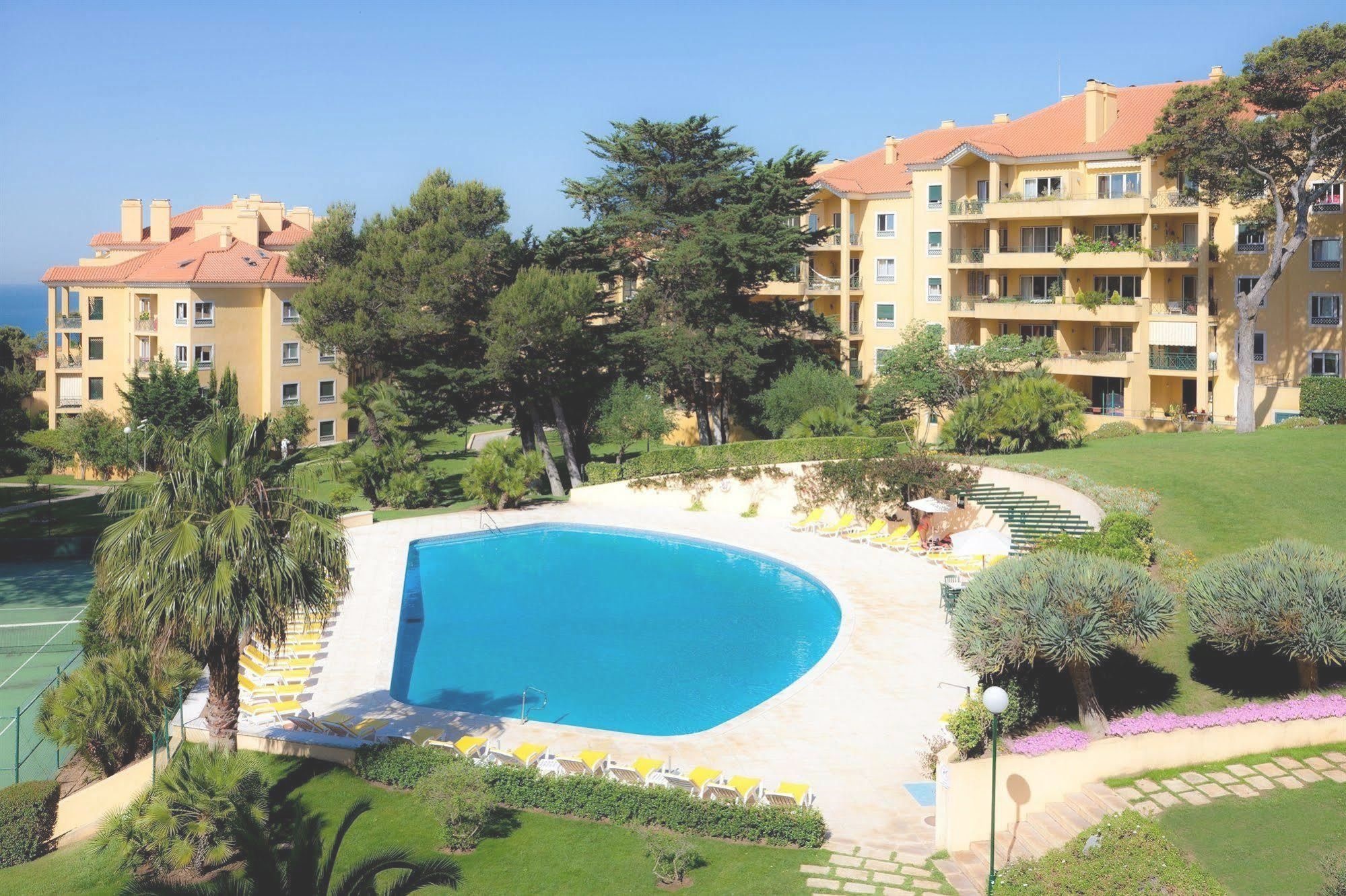 For sale, Villa with 589sqm in a private condominium Estoril